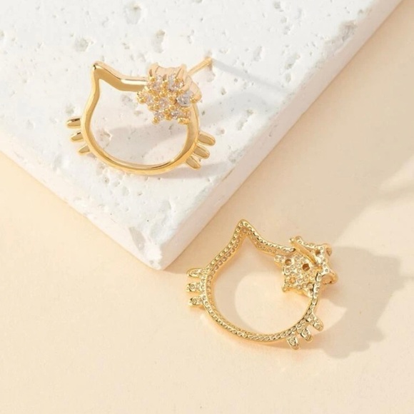 18k gold tone Hello Kitty earrings - Picture 2 of 4